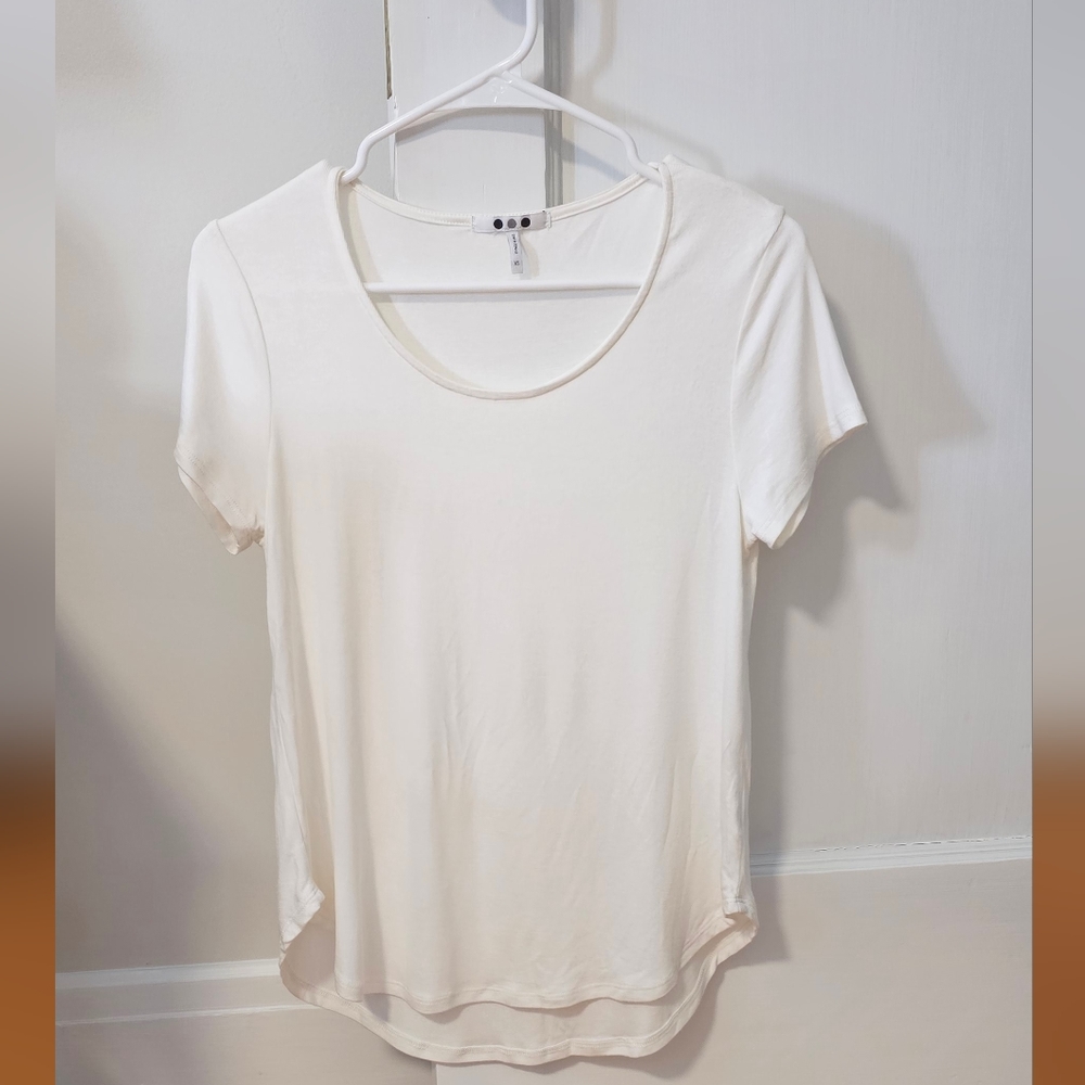 Three Dots Scoop Neck T-Shirt